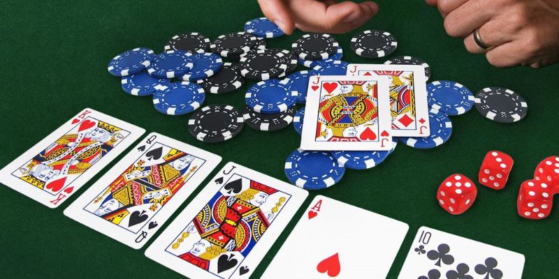 Bài poker là gì?